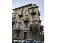 Via Urbino, Turin - Общо жилище