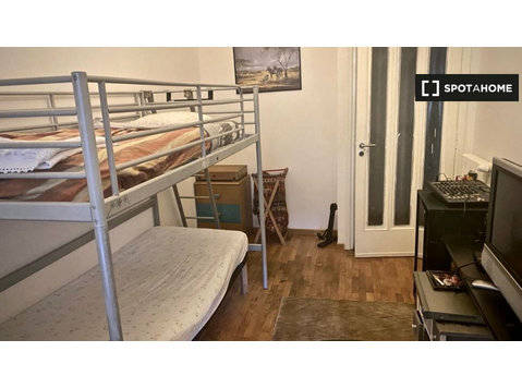 Bett zu vermieten in 2-Zimmer-Wohnung in Turin, Turin - Zu Vermieten