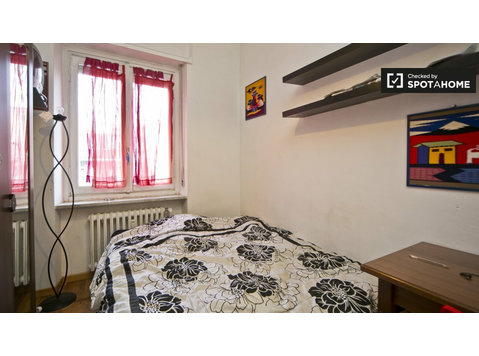 Cozy room for rent in Vanchiglia, Turin - For Rent