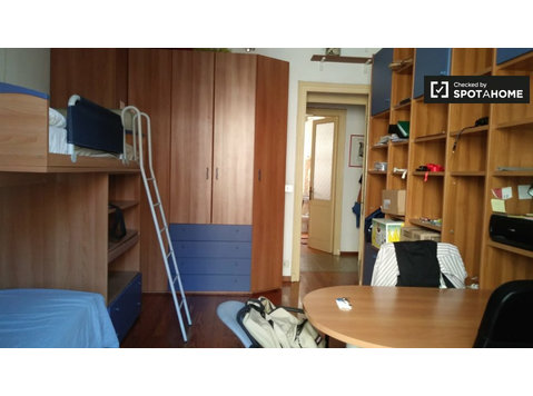 Gemütliches Zimmer in 3-Zimmer-Wohnung in Borgo San Paolo,… - Zu Vermieten