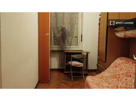 Zimmer zu vermieten in 3-Zimmer-Wohnung in Parella, Turin - Zu Vermieten
