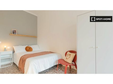 Torino'da 3 yatak odalı dairede kiralık oda - Kiralık
