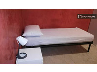 Pokój do wynajęcia w mieszkaniu z 4 sypialniami w Parella w… - Do wynajęcia
