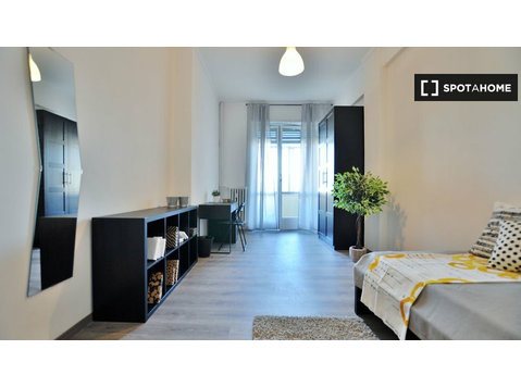 Zimmer zu vermieten in 4-Zimmer-Wohnung in Santa Rita, Turin - Zu Vermieten