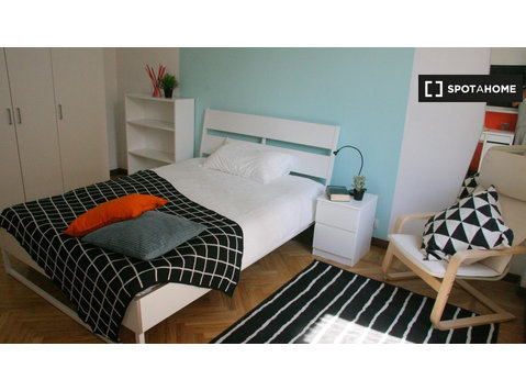 Room for rent in 4-bedroom apartment in Turin - Ενοικίαση