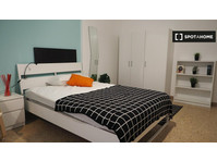 Room for rent in 5-bedroom apartment in Turin - De inchiriat