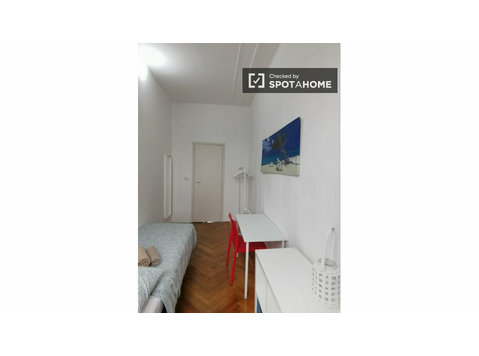 Zimmer in einer renovierten 5-Zimmer-Wohnung - Zu Vermieten