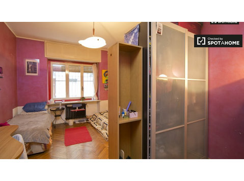 Cama individual em quarto compartilhado para alugar em… - Aluguel