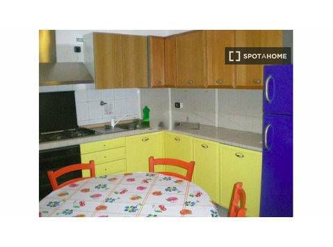 Apartamento de 1 dormitorio en alquiler en Aurora, Turín - Pisos