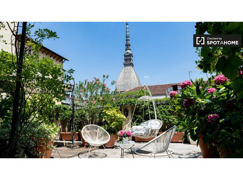 2-bedroom apartment with terrace for rent in Centro, Turin - Apartments
