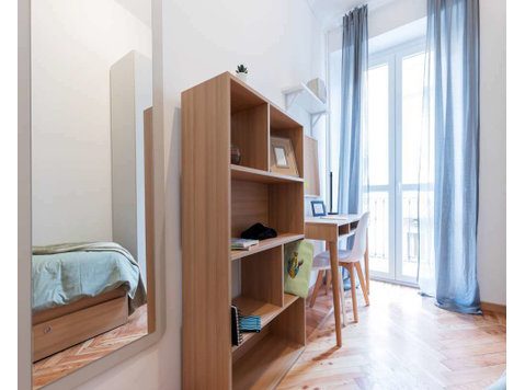 Stanza in Via Fréjus - Apartments