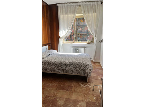 Room in Corso Canonico Giuseppe Allamano, Torino for 120 m²… - Apartemen