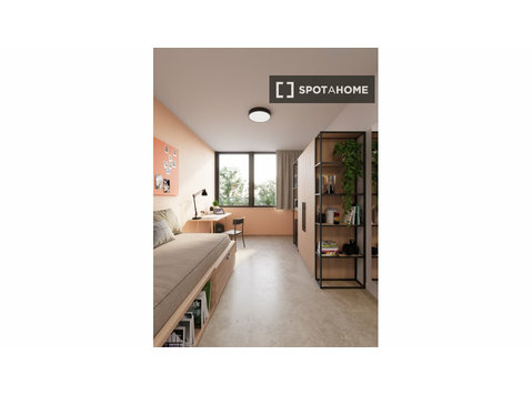 Torino'da bir Rezidansta kiralık özel banyolu oda - Apartman Daireleri