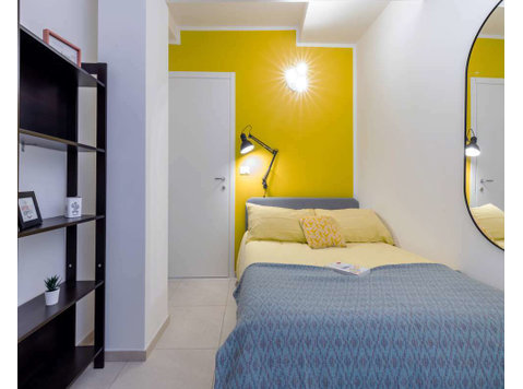 Stanza in Corso Regina Margherita - Apartments