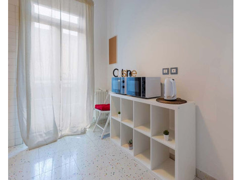Stanza in Via Delle Rosine - Apartments