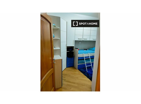 Room for rent in 2-bedroom apartment in Cagliari, Cagliari - For Rent