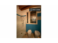 Room for rent in 2-bedroom apartment in Cagliari - De inchiriat