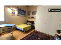 Room for rent in 2-bedrooms apartment in Cagliari - Под наем
