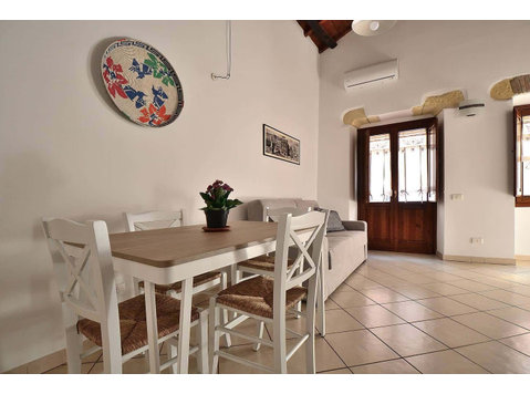 Apartment in Via Napoli, Cagliari for 80 m² with 2 bedrooms - Apartments