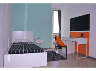 Via Ingurtosu n9 - Stanza 3 - Appartamenti