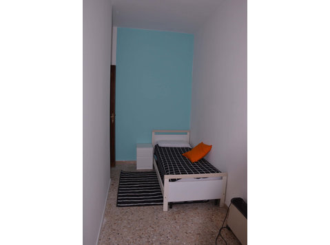Via dei Giudicati n1 - Stanza 28 - Apartments