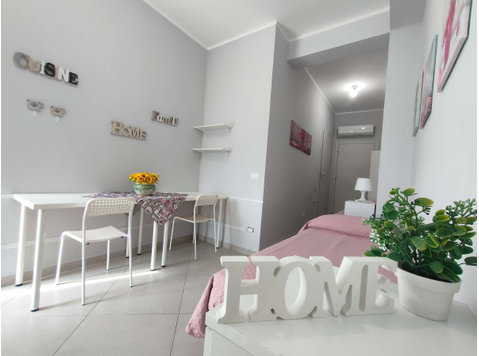Monolocale ristrutturato vicino alla stazione di Palermo… - Apartments