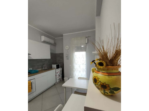 Monolocale ristrutturato vicino alla stazione di Palermo… - Apartments
