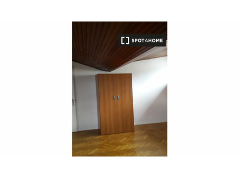 Zimmer zu vermieten in 3-Zimmer-Wohnung in Le Albere, Trento - Zu Vermieten