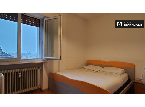 Pokój do wynajęcia w mieszkaniu z 3 sypialniami w Le… - Do wynajęcia