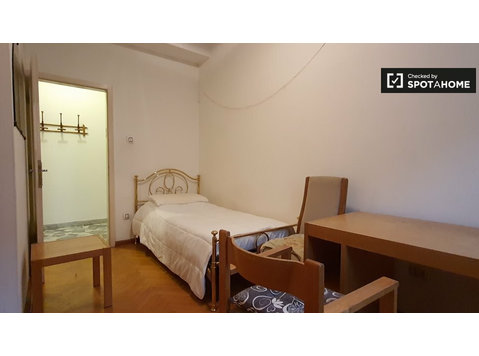 Le Albere, Trento'da 4 yatak odalı dairede kiralık oda - Kiralık