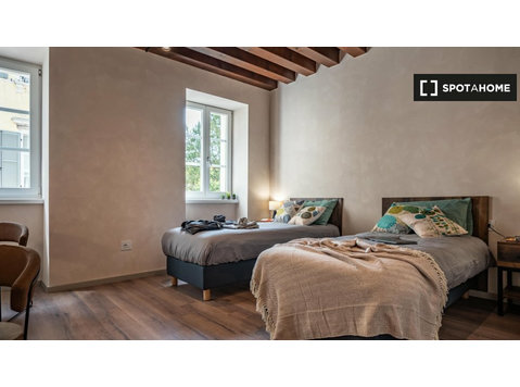 Room for rent in 4-bedroom apartment in Rovereto - Disewakan