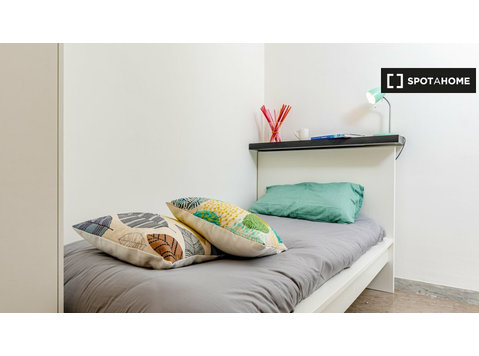 Room for rent in 5-bedroom apartment in Centro, Trento - De inchiriat