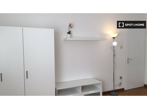 Room for rent in 5-bedroom apartment in City Centre, Trento - De inchiriat