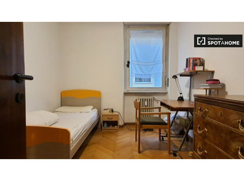 Quarto para alugar em apartamento de 5 quartos em Le… - Aluguel