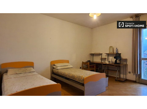 Trento, Le Albere'de 5 yatak odalı dairede kiralık oda - Kiralık