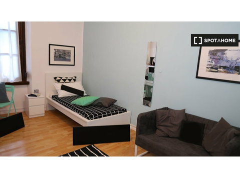 Room for rent in 6-bedroom apartment in S. Pio X, Trento - השכרה