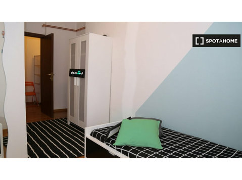 Trento'da 6 yatak odalı dairede kiralık oda - Kiralık