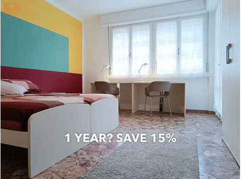 Room in Via Antonio Vivaldi, Trento for 75 m² with 3… - Apartments