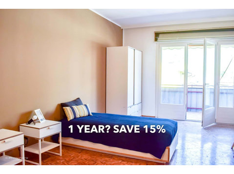 Room in Via Giuseppe Verdi, Trento for 132 m² with 4… - Apartments