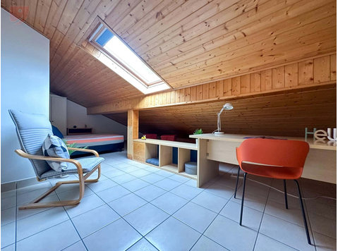 Room in Via Pomeranos, Trento for 145 m² with 6 bedrooms - Apartments