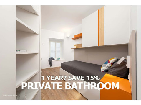 Room in Via San Giovanni, Trento for 120 m² with 8 bedrooms - Apartments