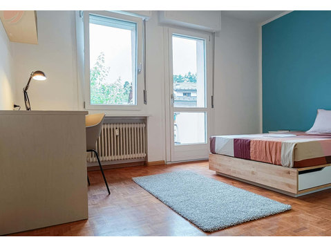 Room in Via San Vito, Trento for 73 m² with 4 bedrooms - Apartments