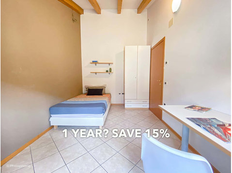 Room in Via Tommaso Gar, Trento for 39 m² with 2 bedrooms - Apartments