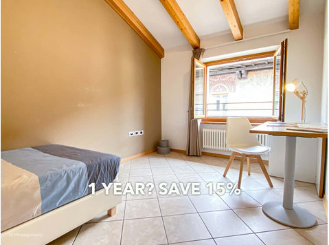 Room in Via Tommaso Gar, Trento for 39 m² with 2 bedrooms - Apartments
