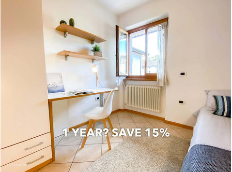 Room in Via Tommaso Gar, Trento for 43 m² with 3 bedrooms - Apartments