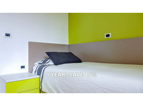 Room in Via Tommaso Gar, Trento for 43 m² with 3 bedrooms - Apartments