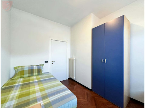 Room in Via Tommaso Gar, Trento for 76 m² with 3 bedrooms - Apartments