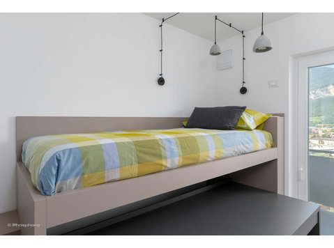 Room in Via Venezia, Trento for 61 m² with 3 bedrooms - Apartments