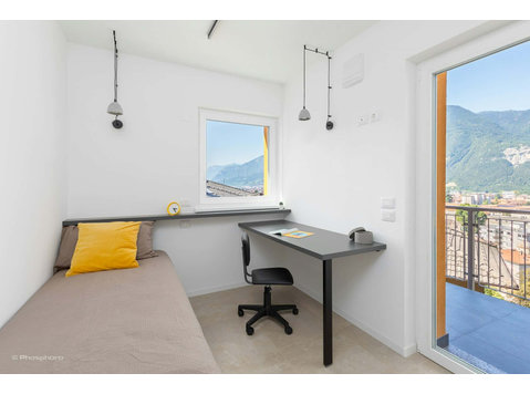 Room in Via Venezia, Trento for 61 m² with 3 bedrooms - Apartments