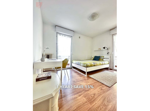 Room in Vicolo Cristoforo Madruzzo, Trento for 116 m² with… - Apartments